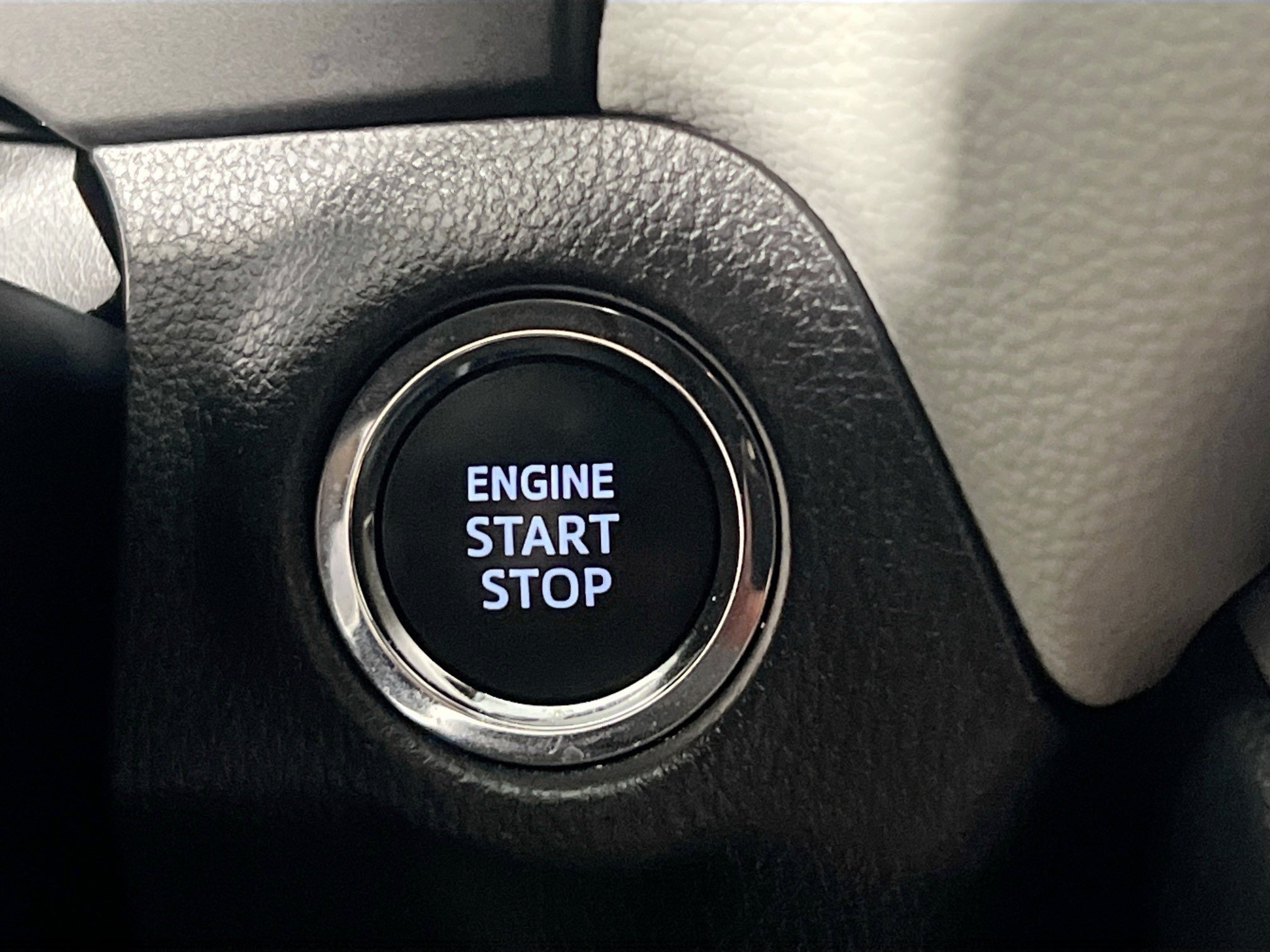 Used 2025 Toyota RAV4 XLE FWD image 23