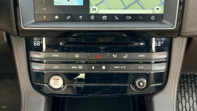 Used 2019 Jaguar F-PACE Prestige image 37