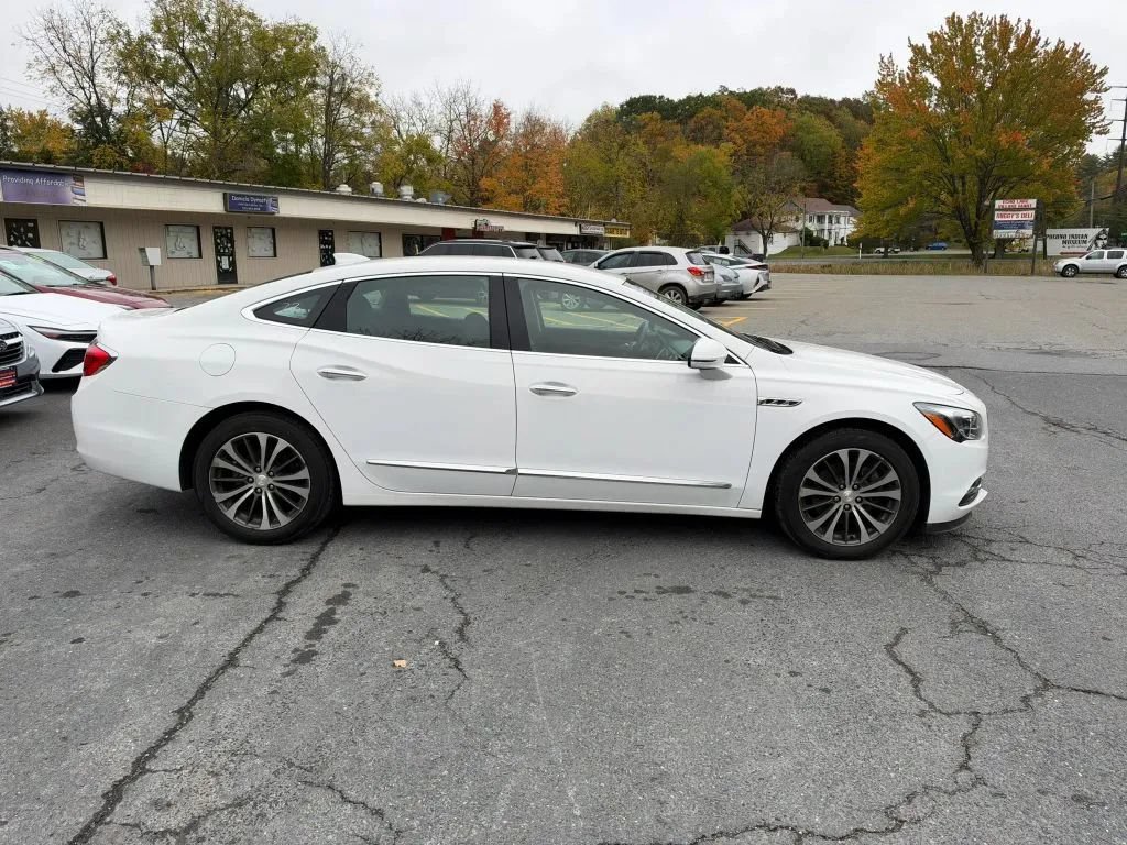 Used 2017 Buick LaCrosse Essence FWD image 9