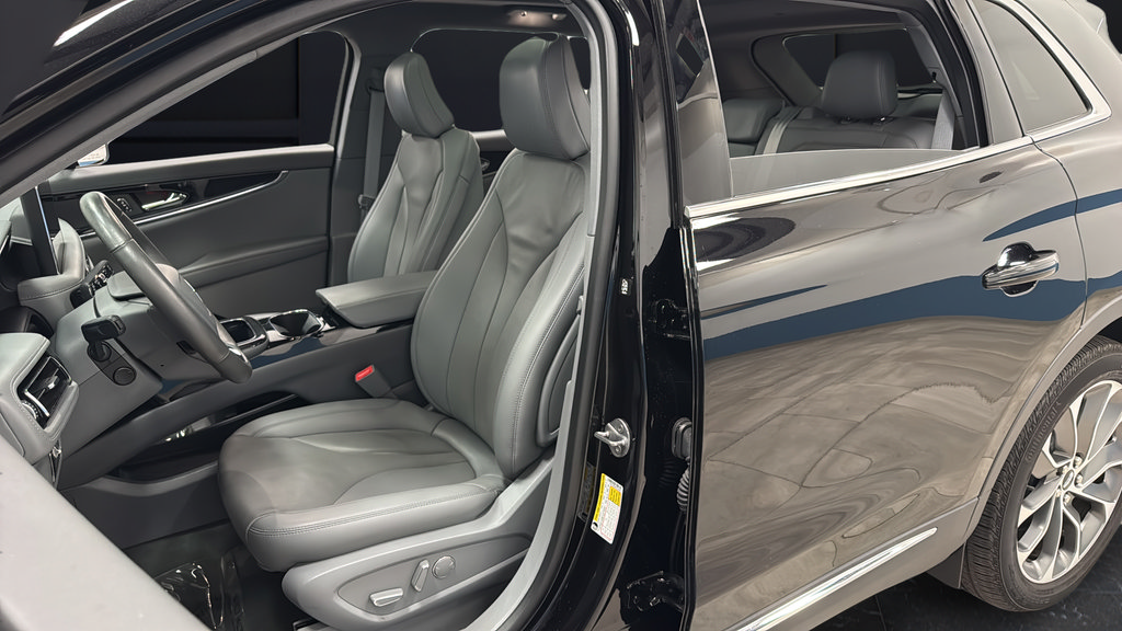 Used 2023 Lincoln Nautilus Reserve AWD/4WD image 9
