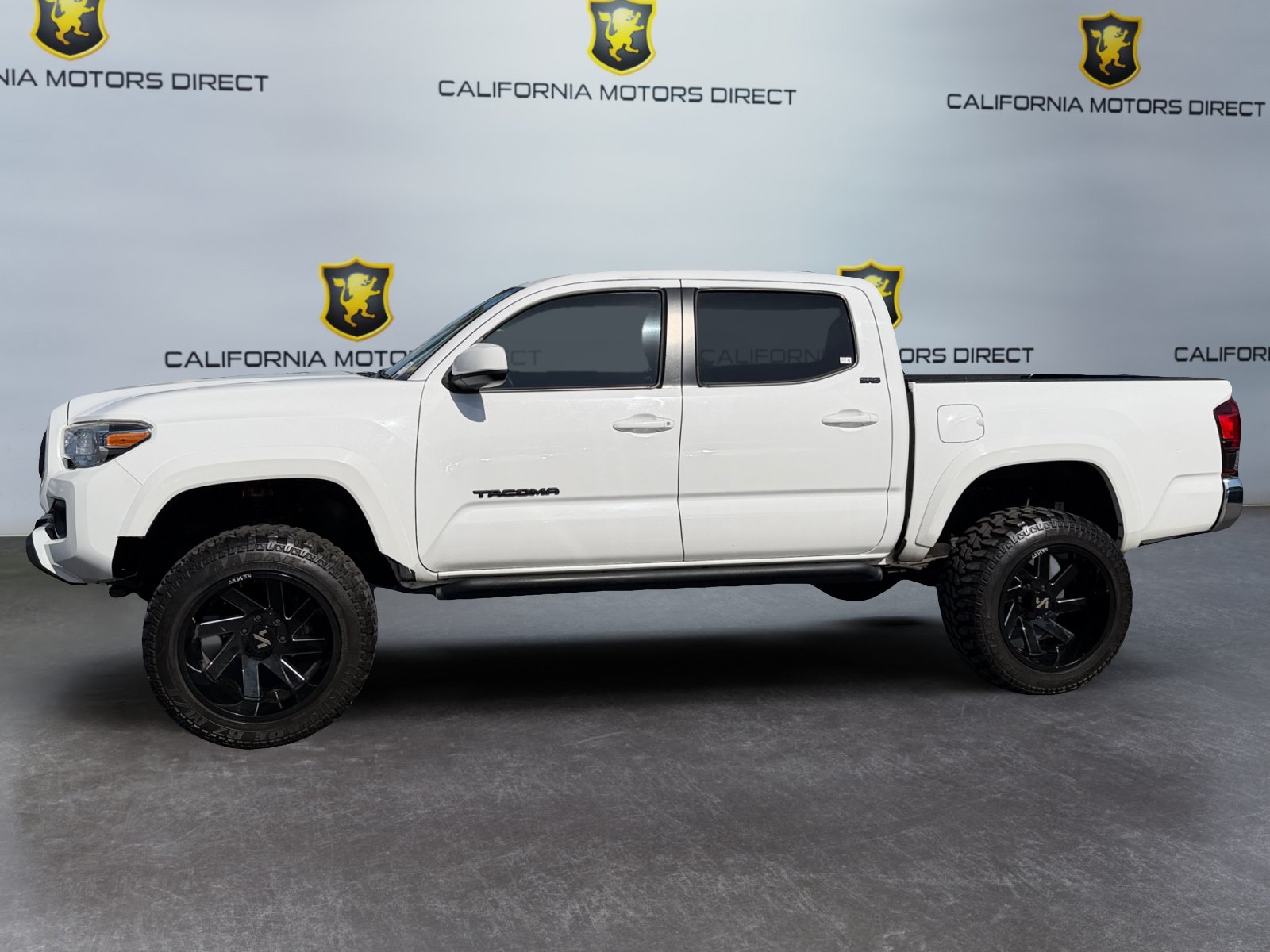 Used 2021 Toyota Tacoma SR5 w/ SR5 Appearance Package (SM) RWD image 2
