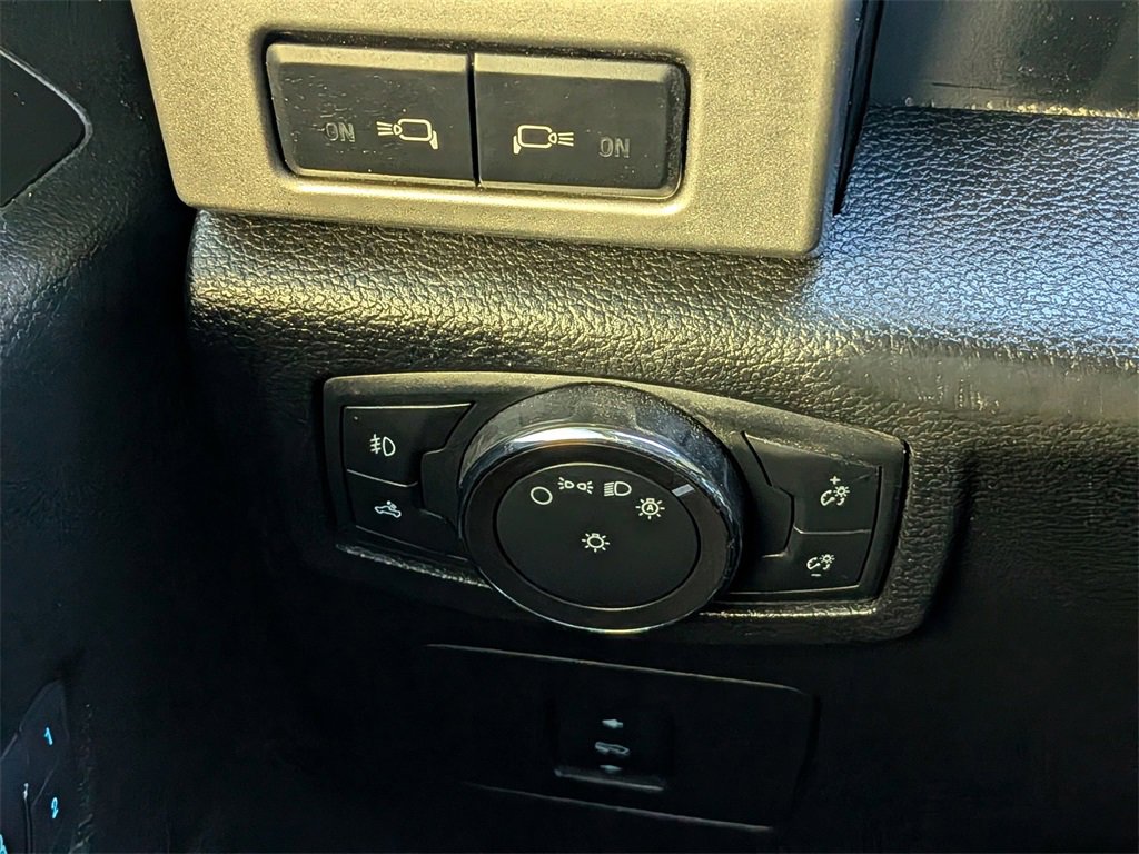 Used 2017 Ford F150 Lariat image 26