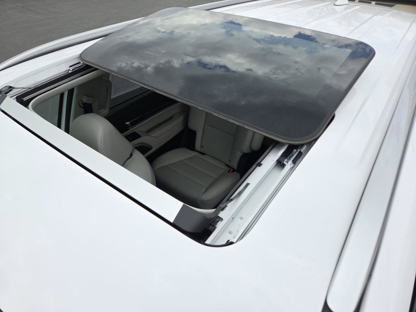 Used 2025 Kia Telluride S FWD image 3