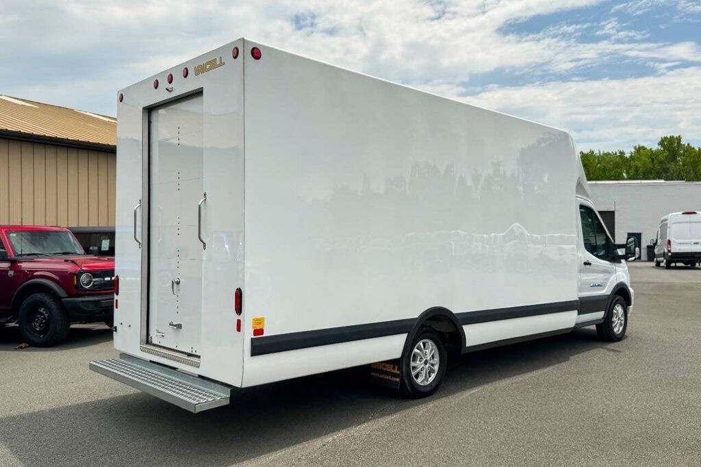 Used 2023 Ford E-Transit RWD image 3