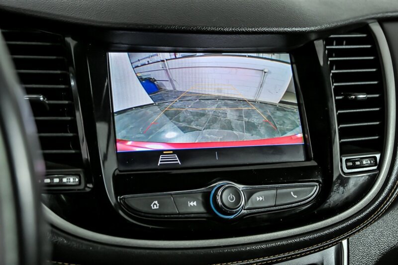 Used 2020 Chevrolet Trax LT w/ Driver Confidence Package AWD/4WD image 28