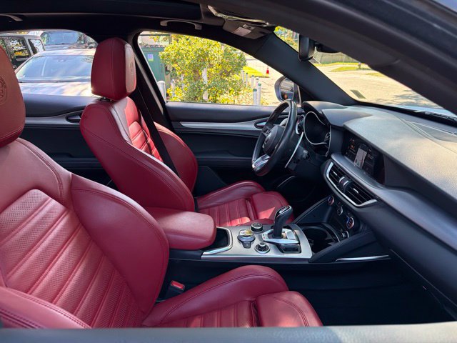 Used 2023 Alfa Romeo Stelvio Veloce AWD/4WD image 22
