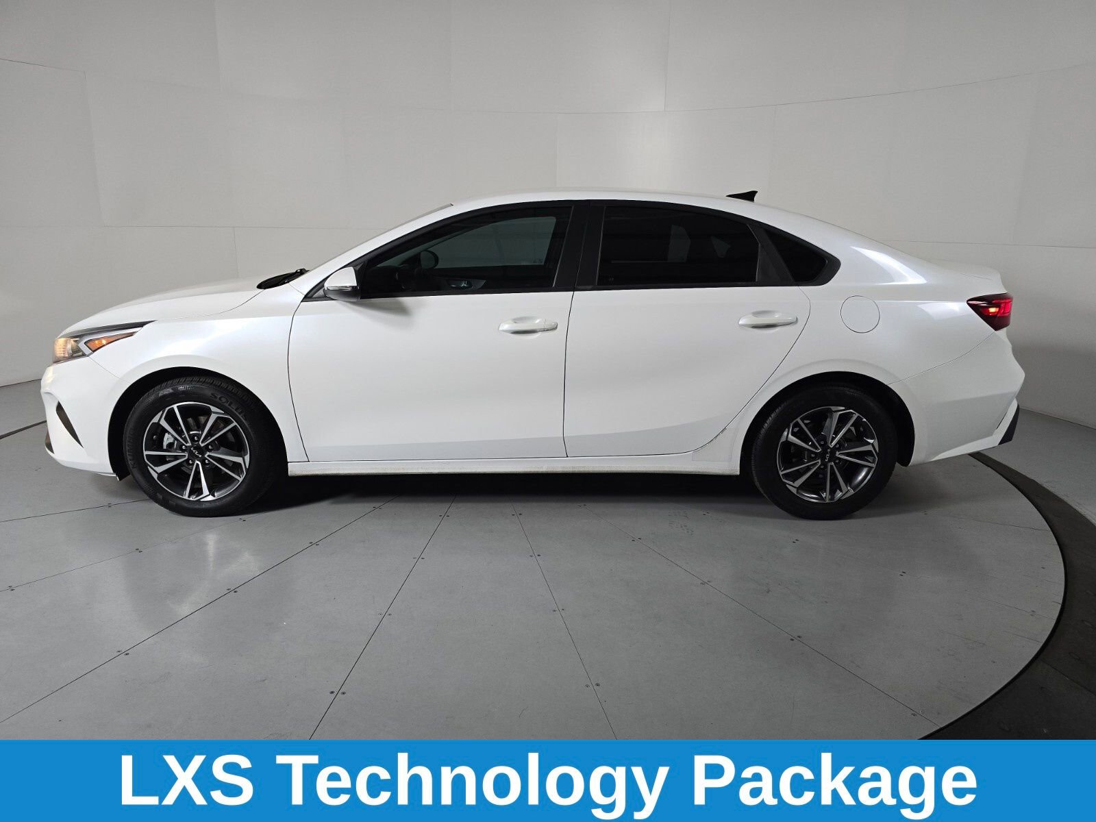 Used 2024 Kia Forte LXS w/ LXS Technology Package image 3