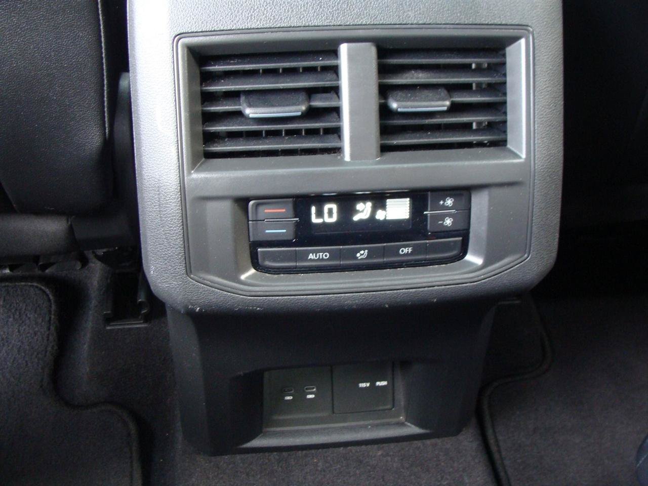 Used 2022 Volkswagen Atlas SEL AWD/4WD image 35