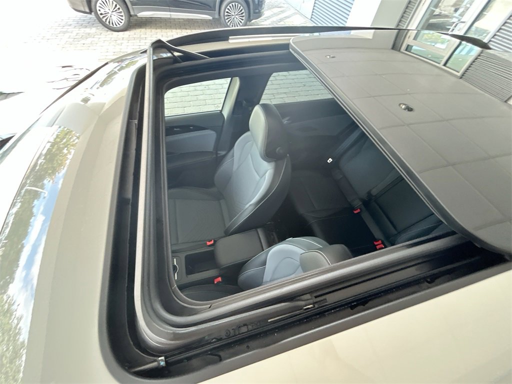 New 2026 Volkswagen Tiguan SE R-Line image 44