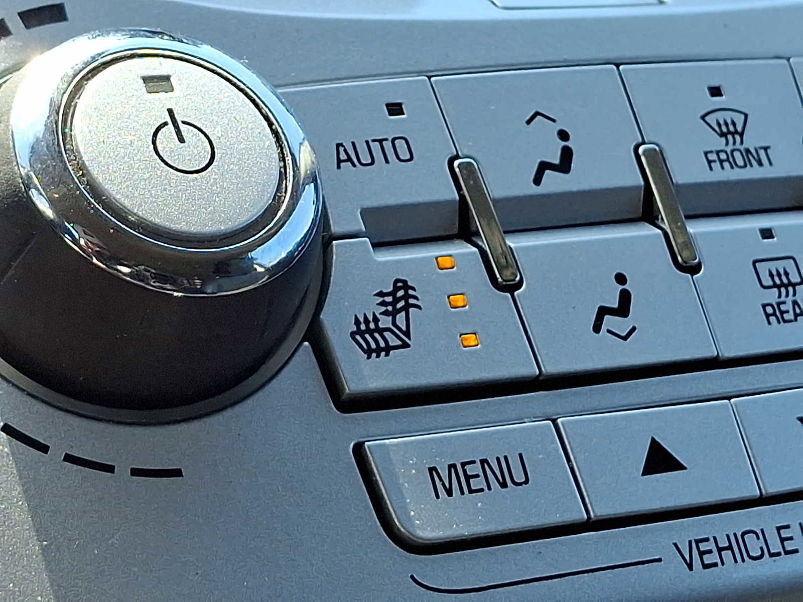 Used 2016 Chevrolet Equinox LTZ w/ Enhanced Convenience Package image 32