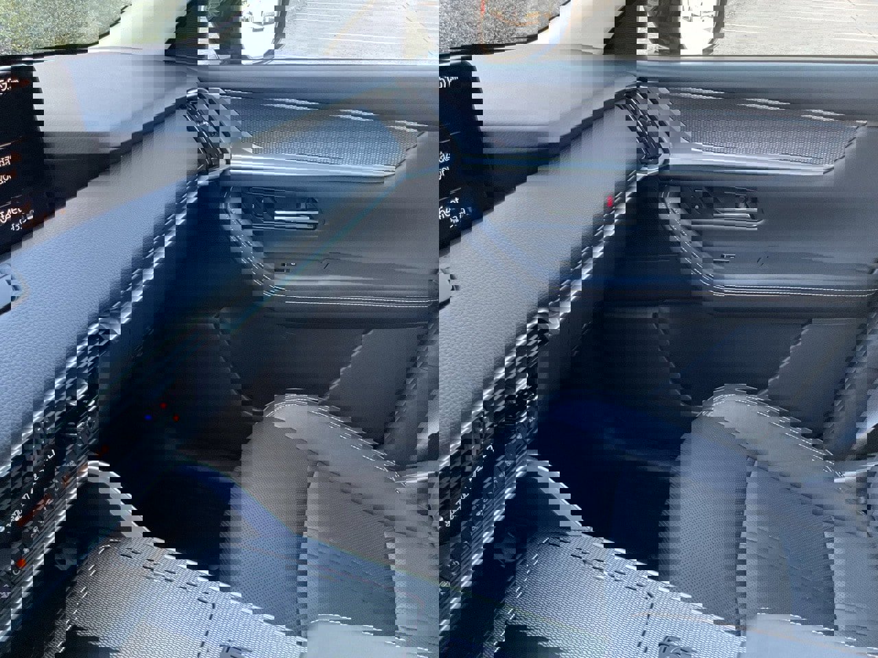 Used 2025 MAZDA CX-70 3.3 Turbo w/ Preferred Package image 50