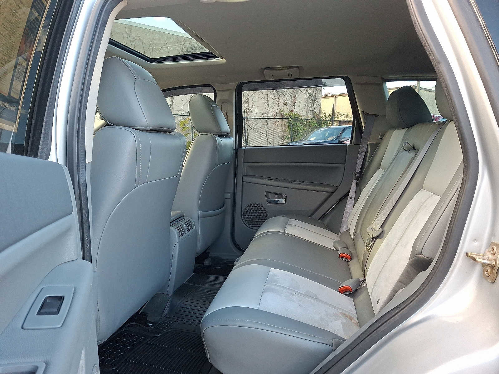 Used 2007 Jeep Grand Cherokee Overland image 10