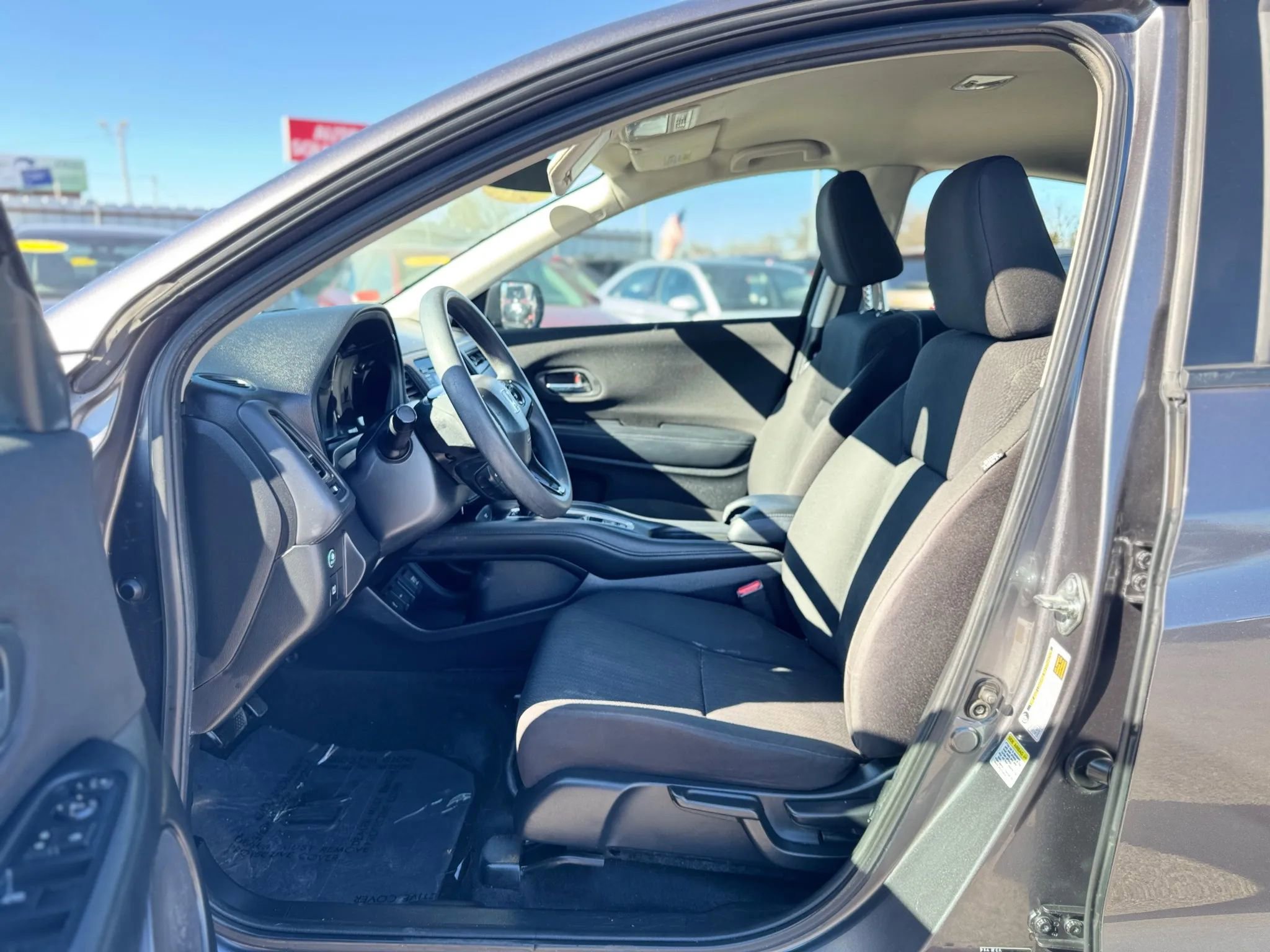 Used 2016 Honda HR-V LX image 27