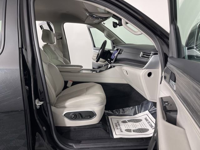 Used 2024 Jeep Wagoneer L Series II w/ Flexible Seating Group image 41