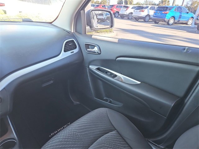Used 2017 Dodge Journey SE w/ Flexible Seating Group image 9