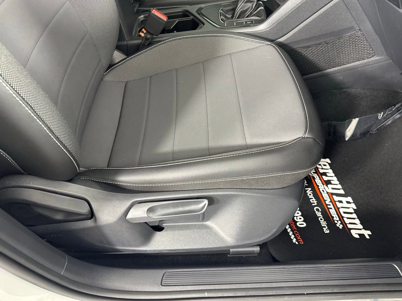 Used 2023 Volkswagen Taos SE image 32