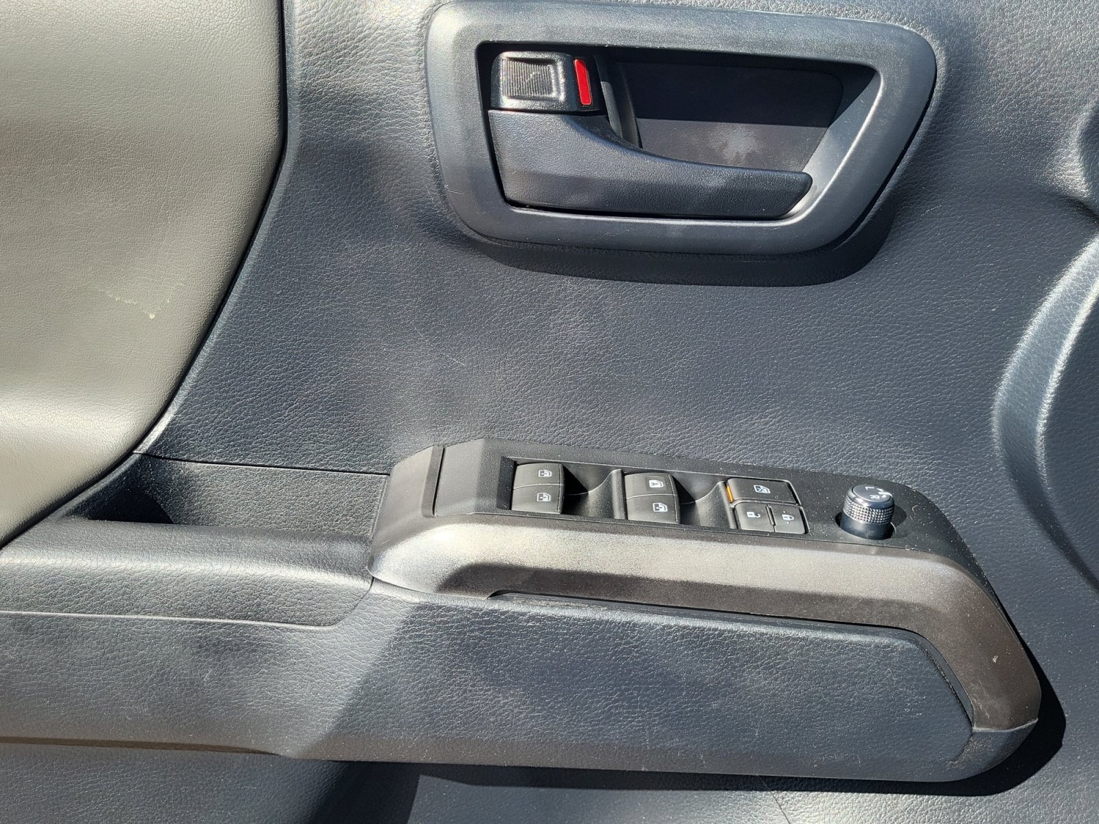 Used 2019 Toyota Tacoma SR5 RWD image 9
