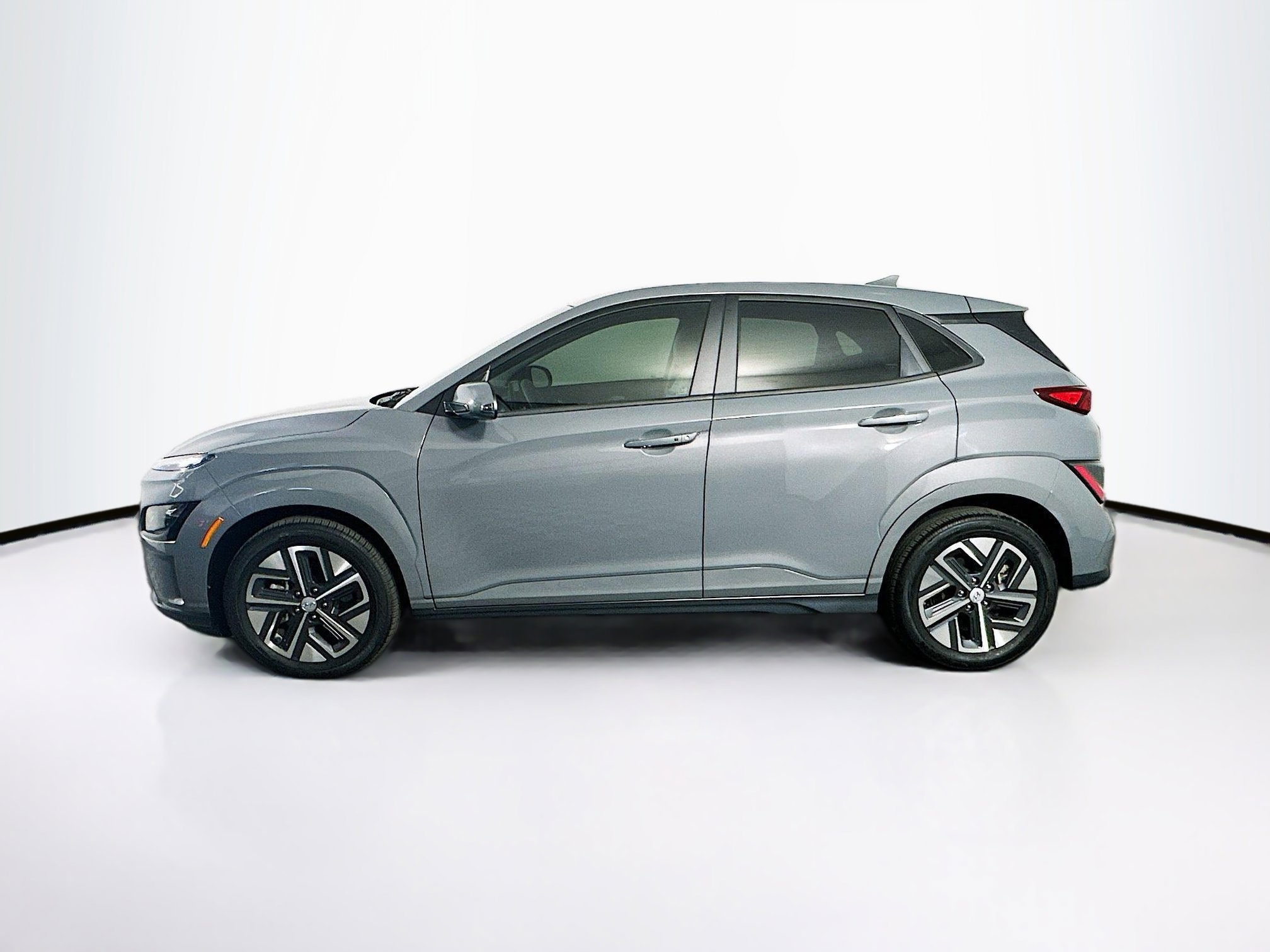 Used 2023 Hyundai Kona SE w/ Cargo Package image 4