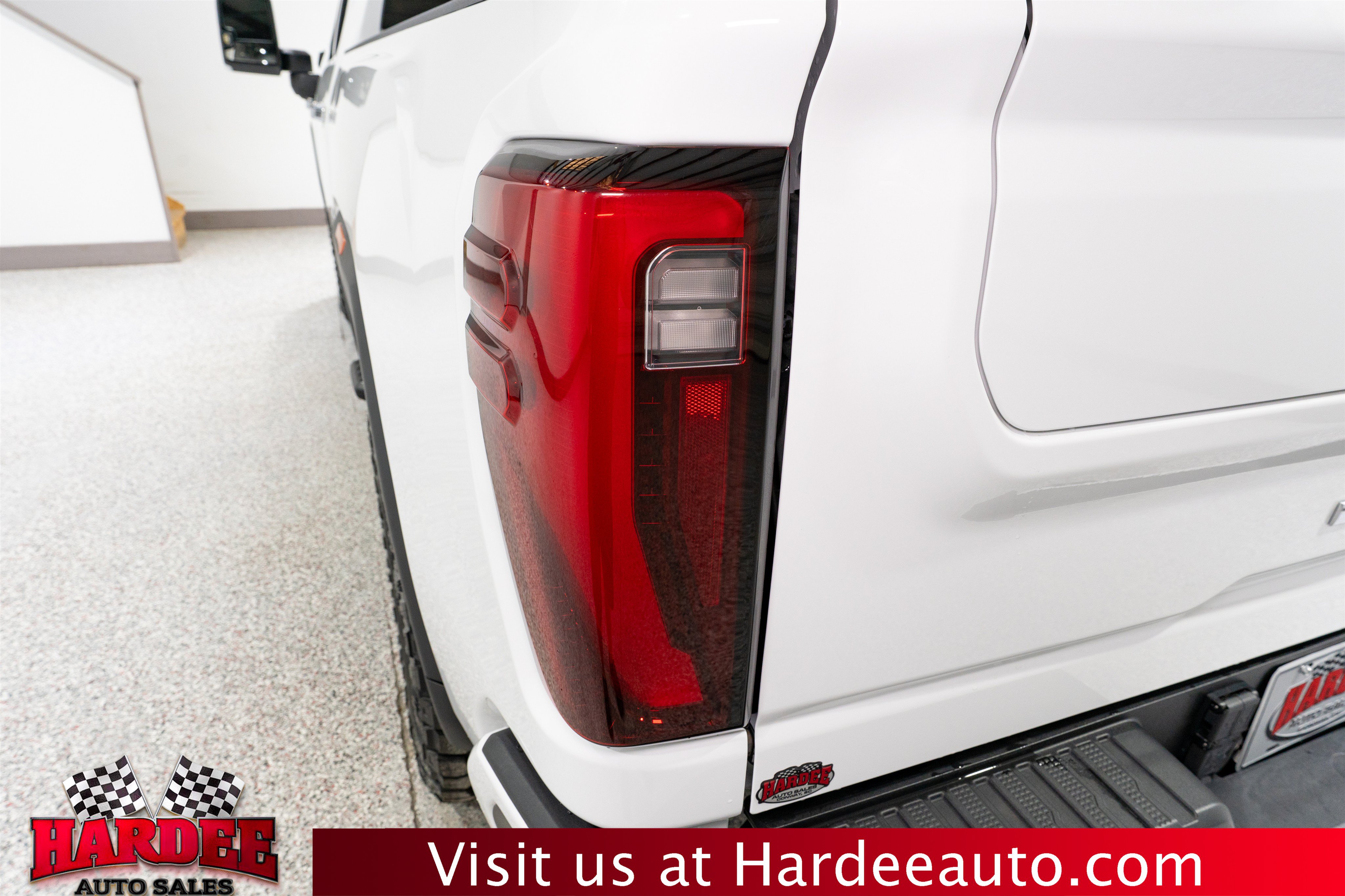 Used 2025 GMC Sierra 2500 Denali w/ Denali Reserve Package AWD/4WD image 9
