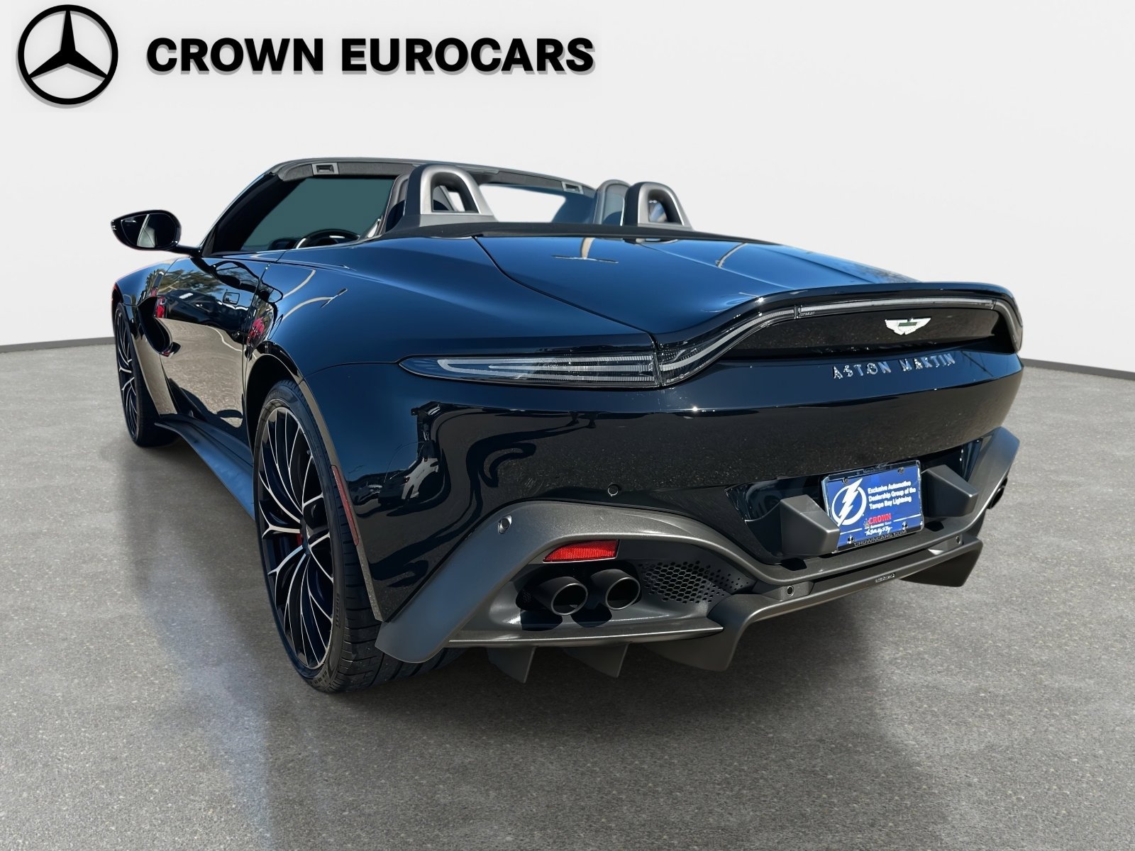 Used 2023 Aston Martin V8 Vantage Roadster image 9