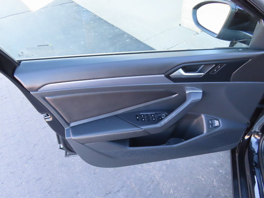 Used 2024 Volkswagen Jetta SE image 21