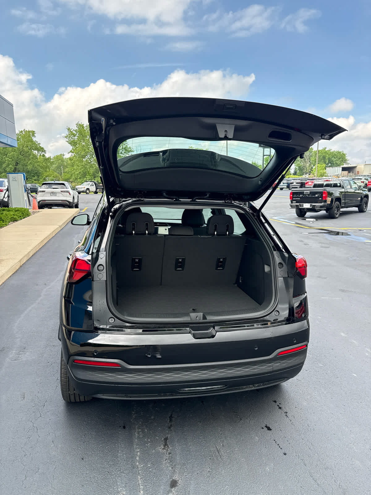 New 2027 Chevrolet Bolt LT w/ Comfort Package FWD image 8