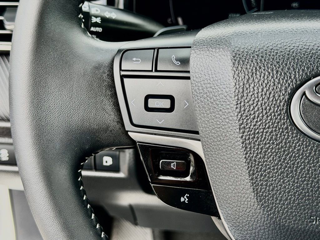 Used 2025 Toyota Camry SE w/ Convenience Package FWD image 23