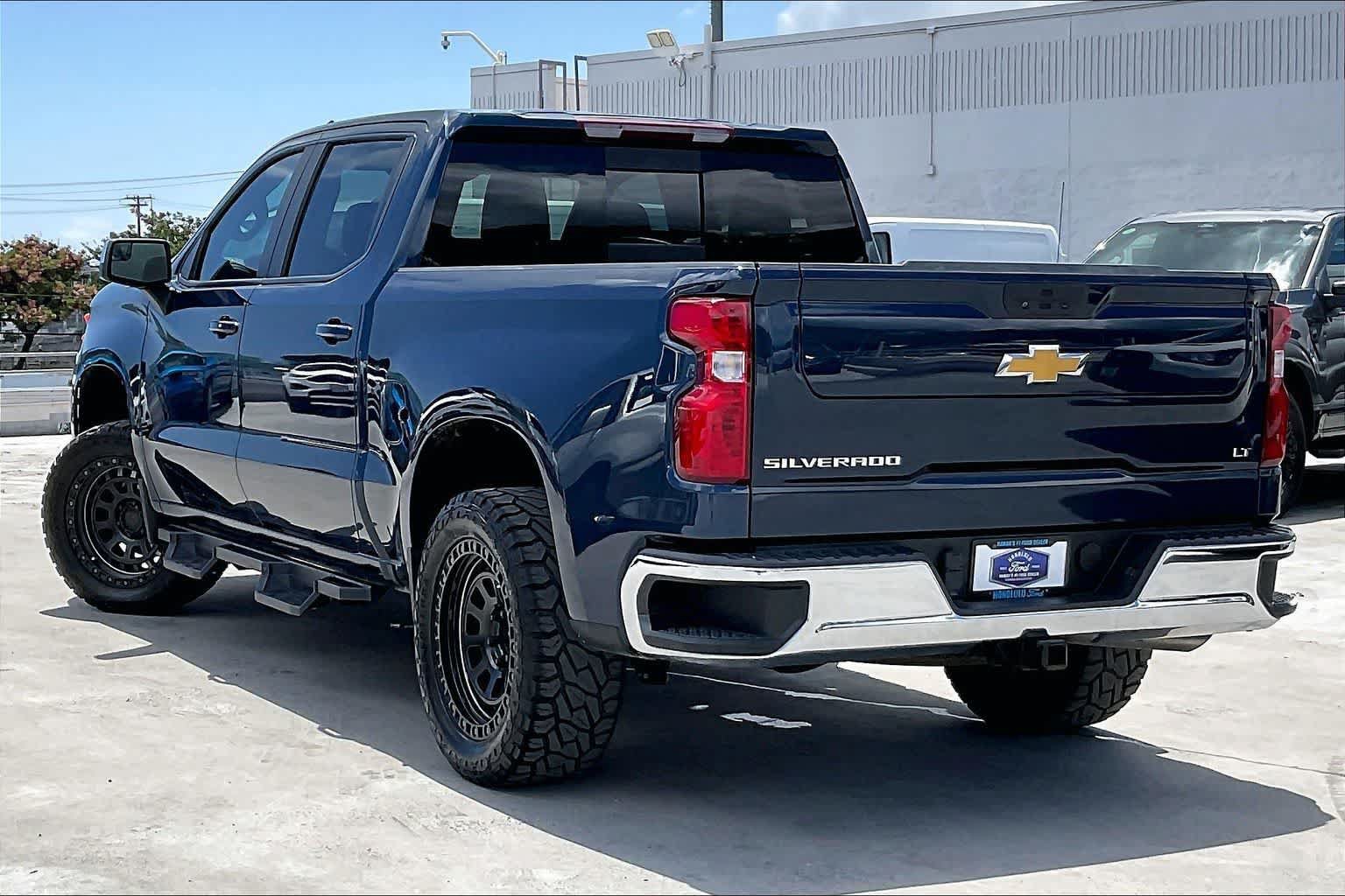 Used 2022 Chevrolet Silverado 1500 LT w/ Convenience Package II RWD image 4