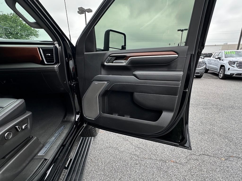 Used 2024 GMC Sierra 2500 Denali w/ Denali Reserve Package AWD/4WD image 16