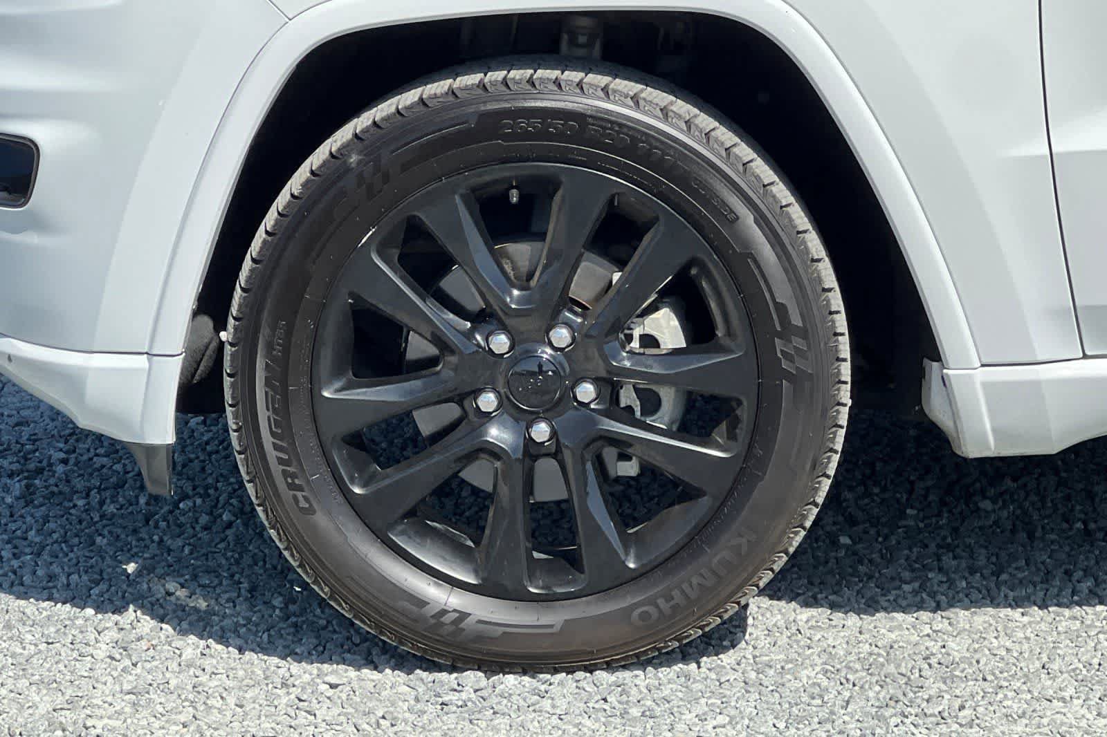 Used 2018 Jeep Grand Cherokee Altitude RWD image 37