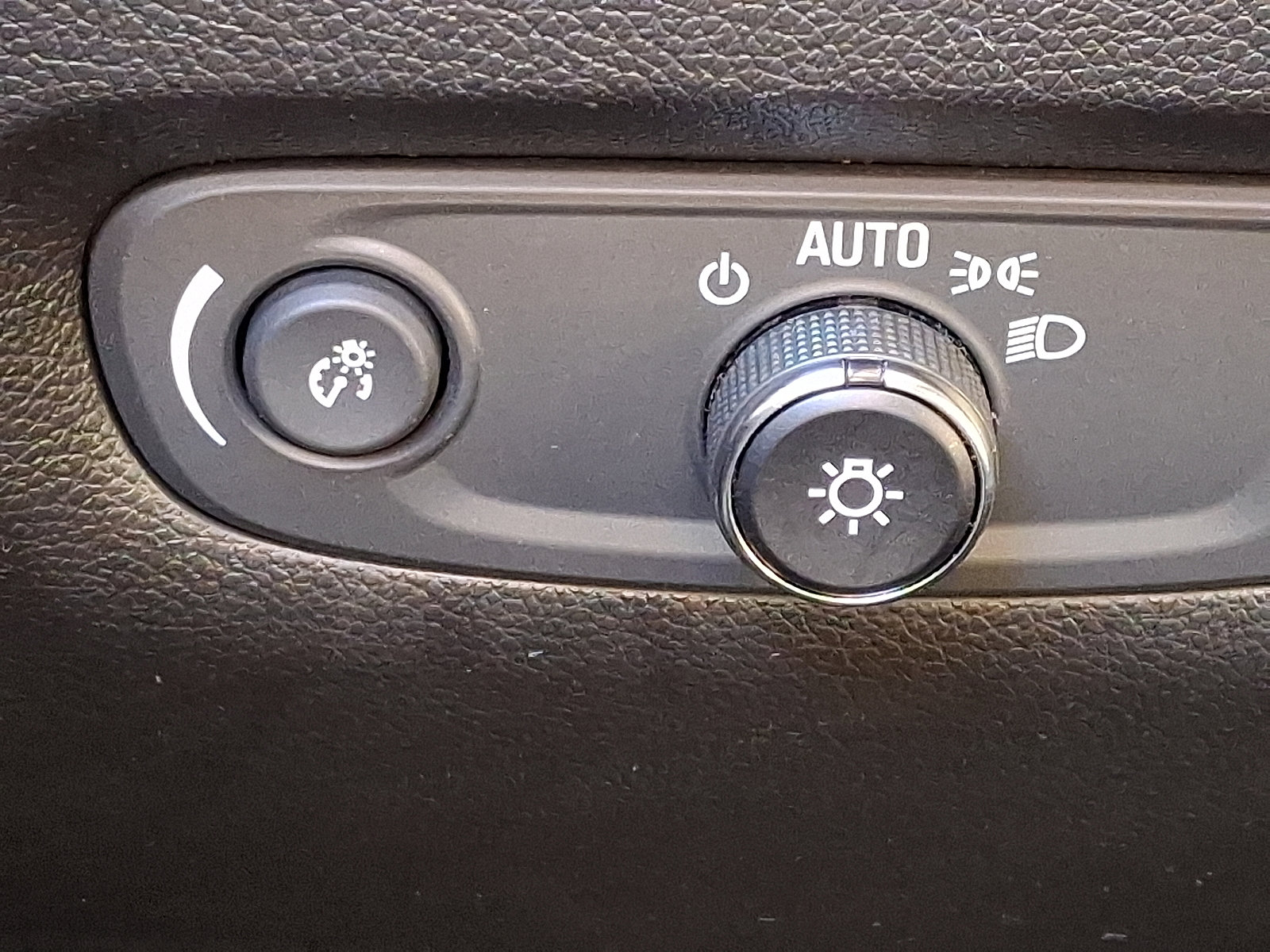 Used 2023 Chevrolet Traverse LT w/ LPO, Floor Liner Package image 25