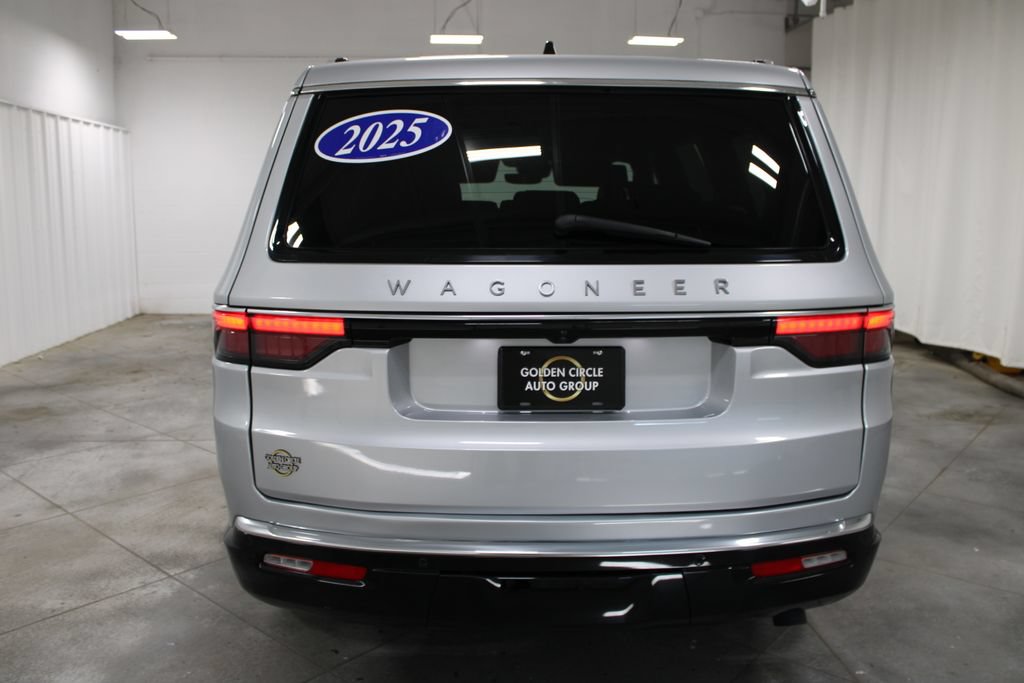 Used 2025 Jeep Wagoneer Series II w/ 8-Passenger Seating Package AWD/4WD image 8