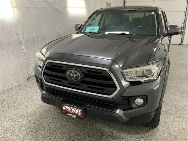 Used 2018 Toyota Tacoma SR5 AWD/4WD image 4