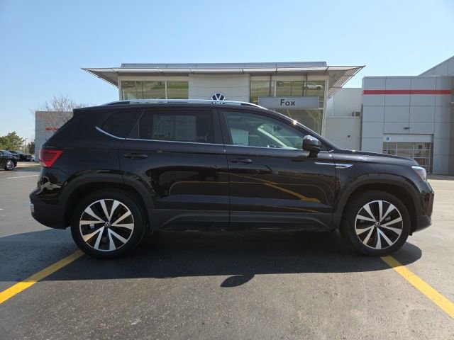 Certified 2023 Volkswagen Taos SE w/ Panoramic Sunroof Package AWD/4WD image 8