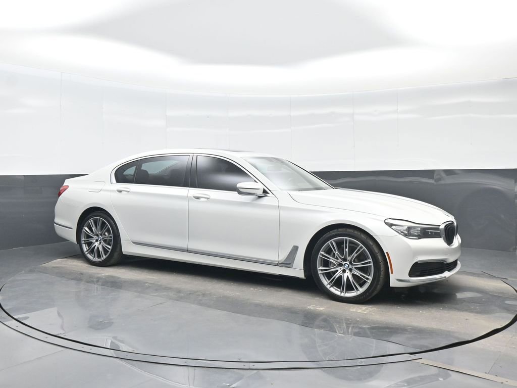 Used 2019 BMW 740i w/ Executive Package RWD image 8