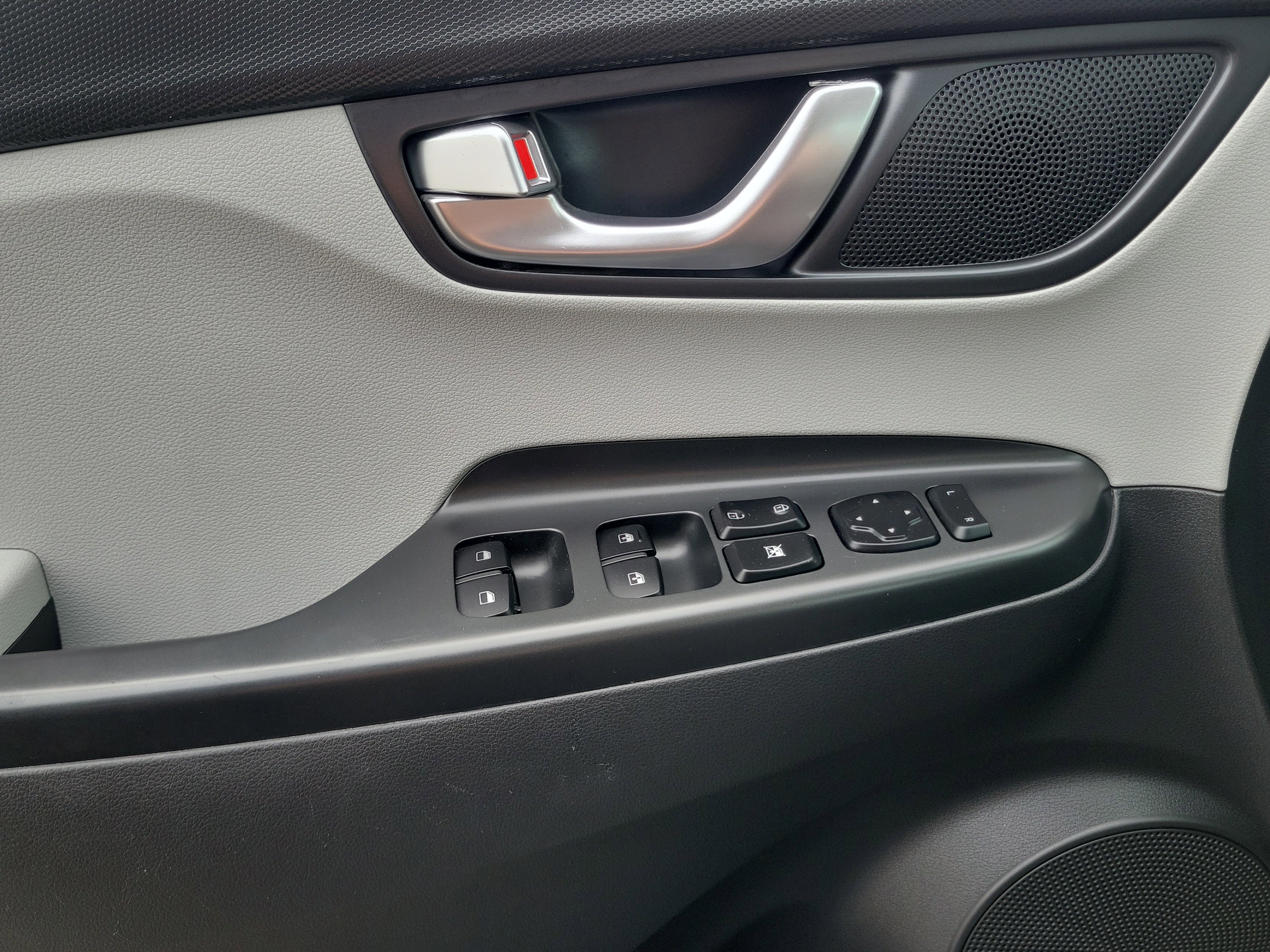 Certified 2023 Hyundai Kona SE w/ Cargo Package image 18