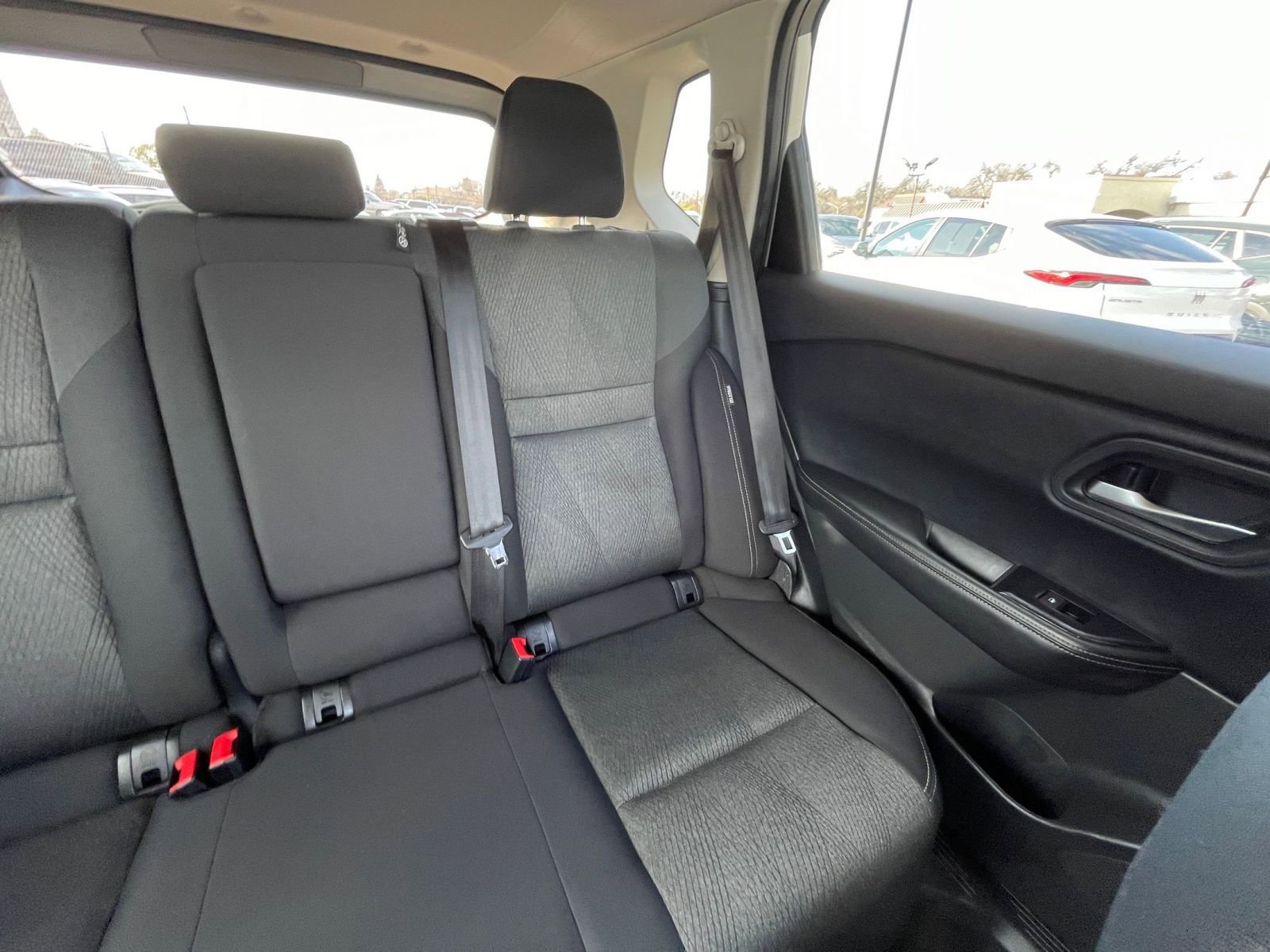 Used 2025 Nissan Rogue SV image 39