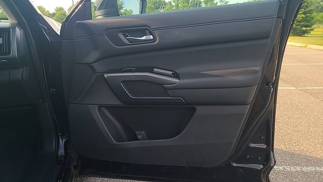 Used 2025 Nissan Pathfinder SL AWD/4WD image 27