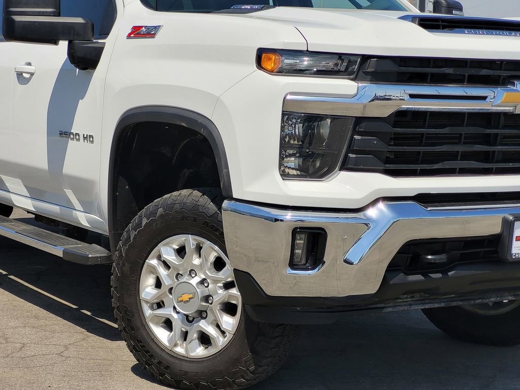 Used 2024 Chevrolet Silverado 2500 LT AWD/4WD image 9