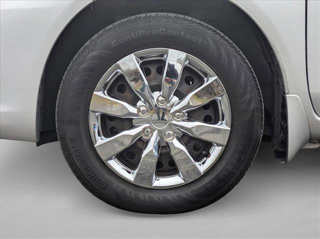 Used 2017 Nissan Versa S image 21