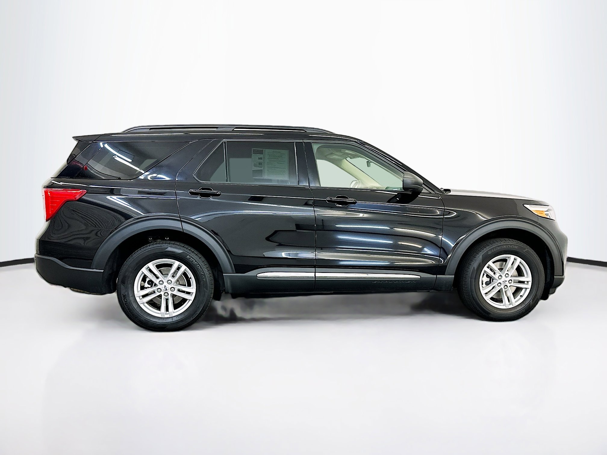 Used 2022 Ford Explorer XLT w/ Equipment Group 202A image 10