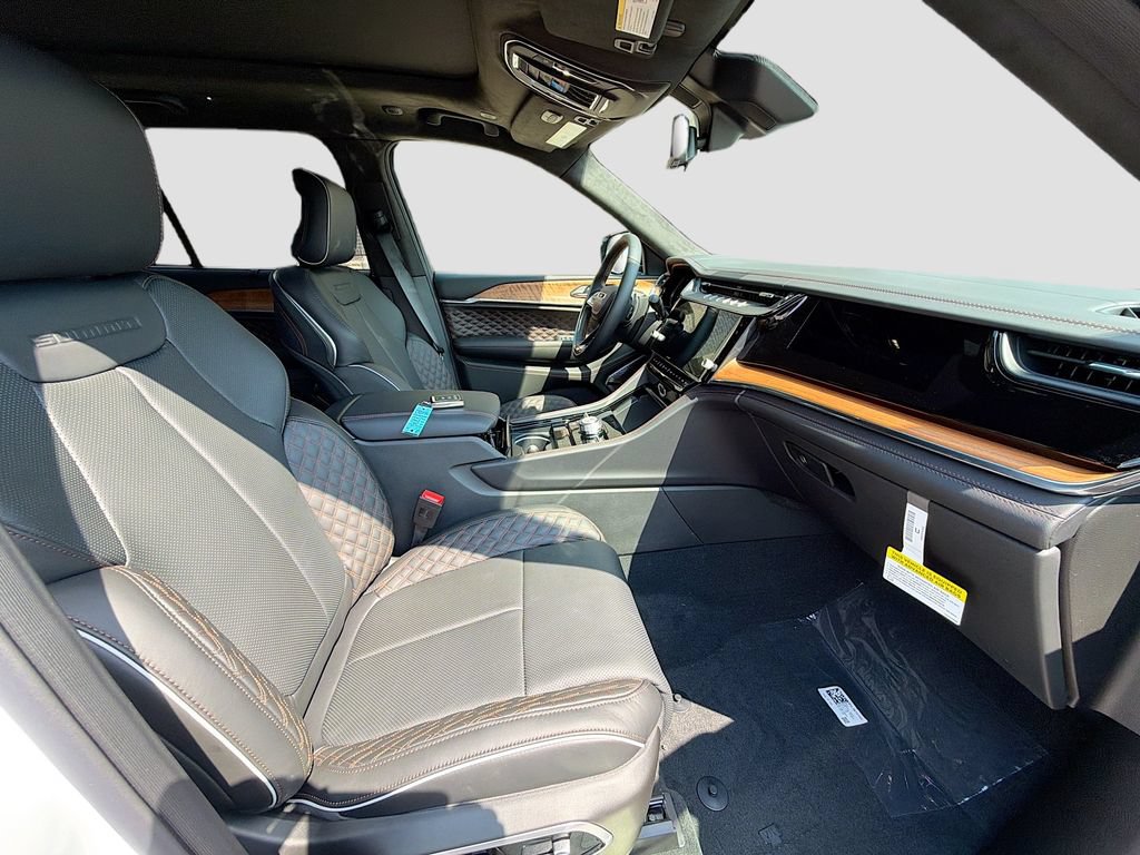 New 2026 Jeep Grand Cherokee Summit AWD/4WD image 17