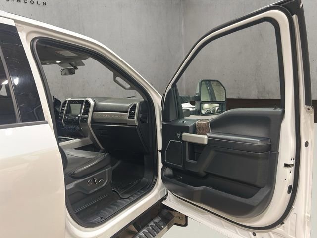 Used 2018 Ford F250 Lariat w/ Chrome Package image 19