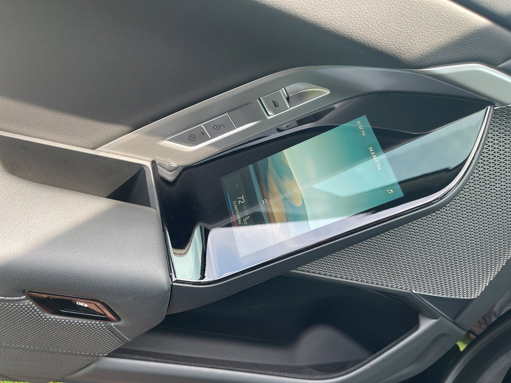 Used 2024 BMW 740i xDrive image 27