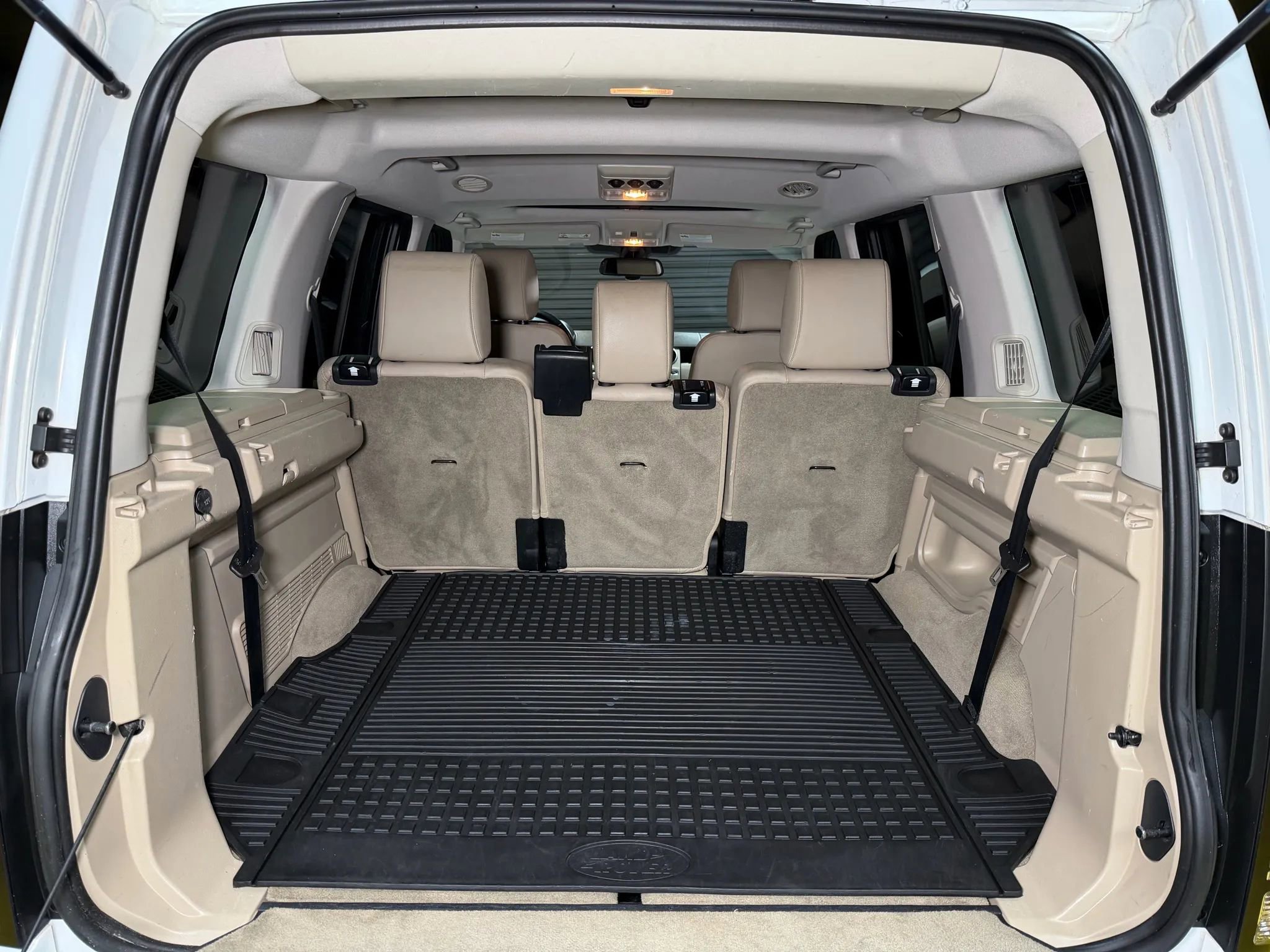 Used 2015 Land Rover LR4 HSE image 16