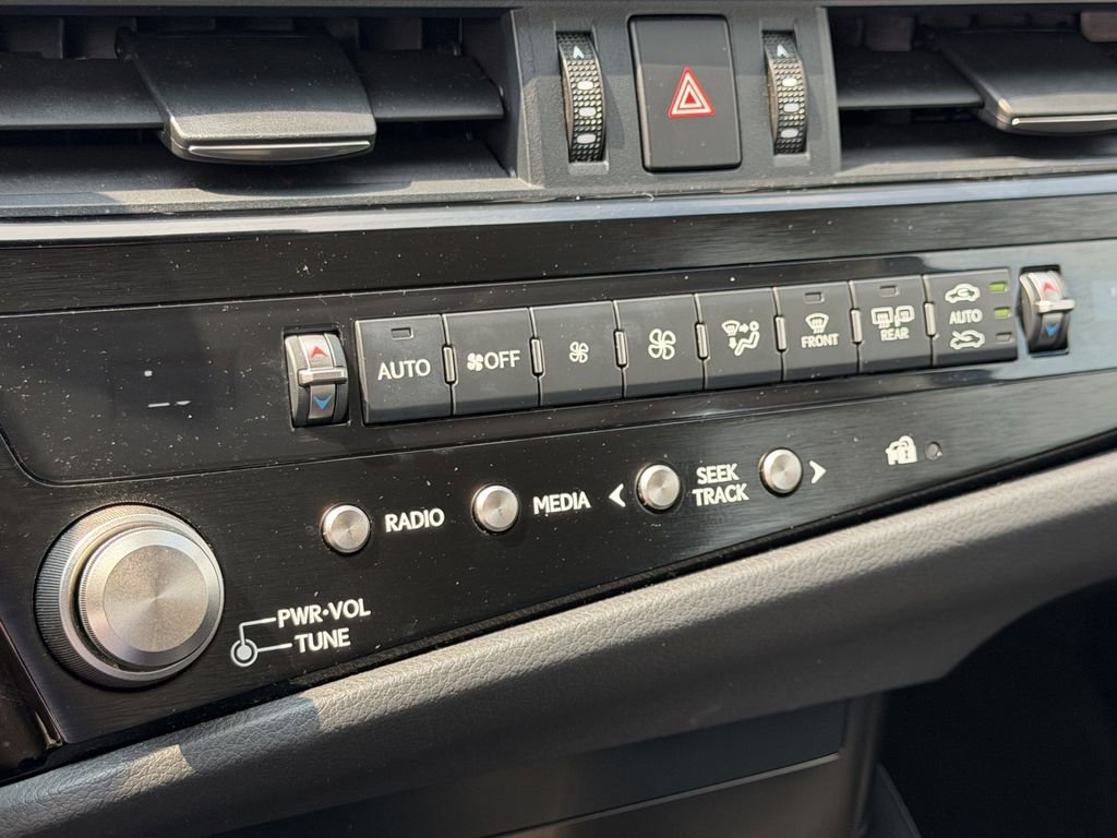 Used 2024 Lexus ES 350 w/ Accessory Package (Z2) FWD image 19