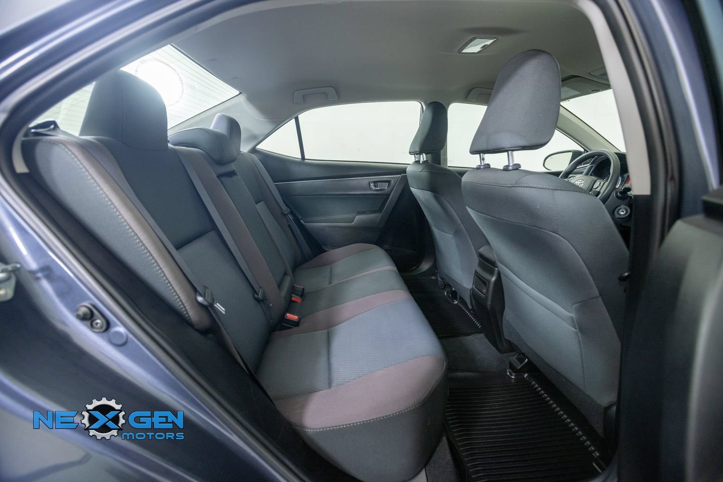Used 2018 Toyota Corolla LE FWD image 34
