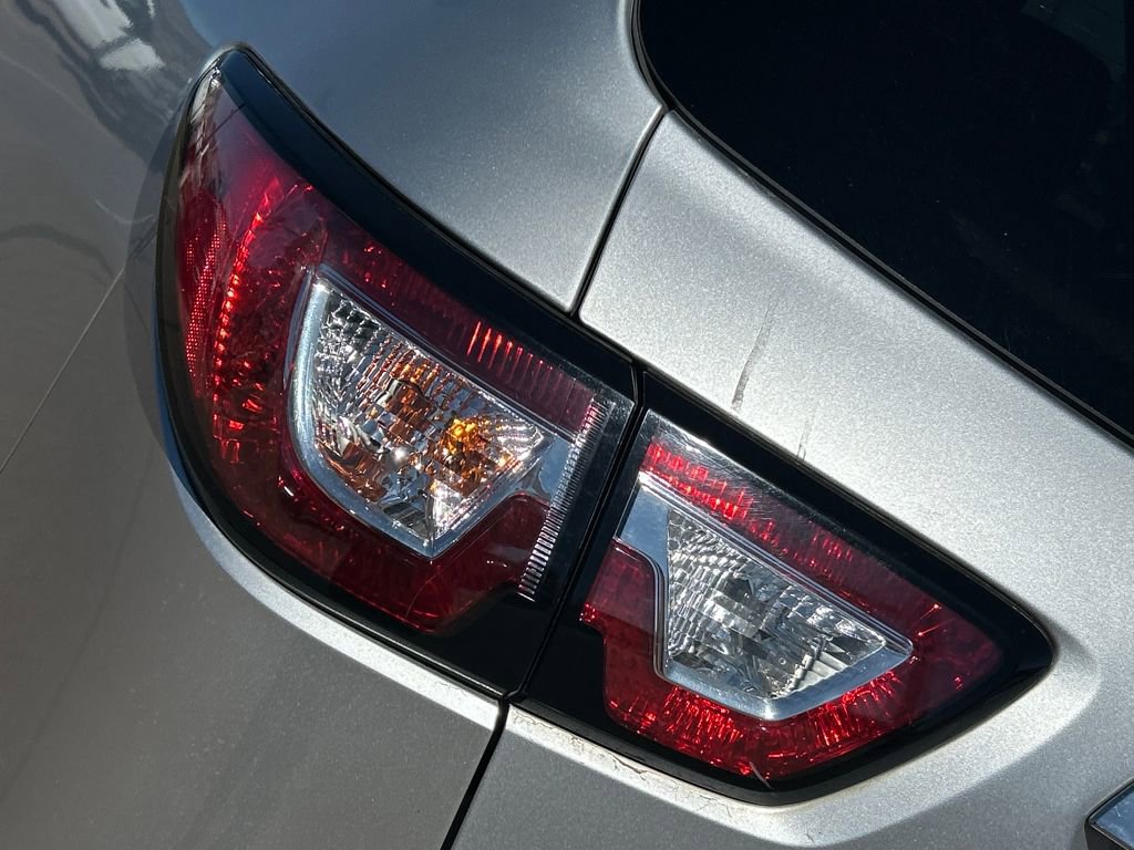Used 2014 Chevrolet Traverse LS image 24