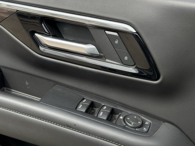 Used 2025 Chevrolet Tahoe LS AWD/4WD image 25