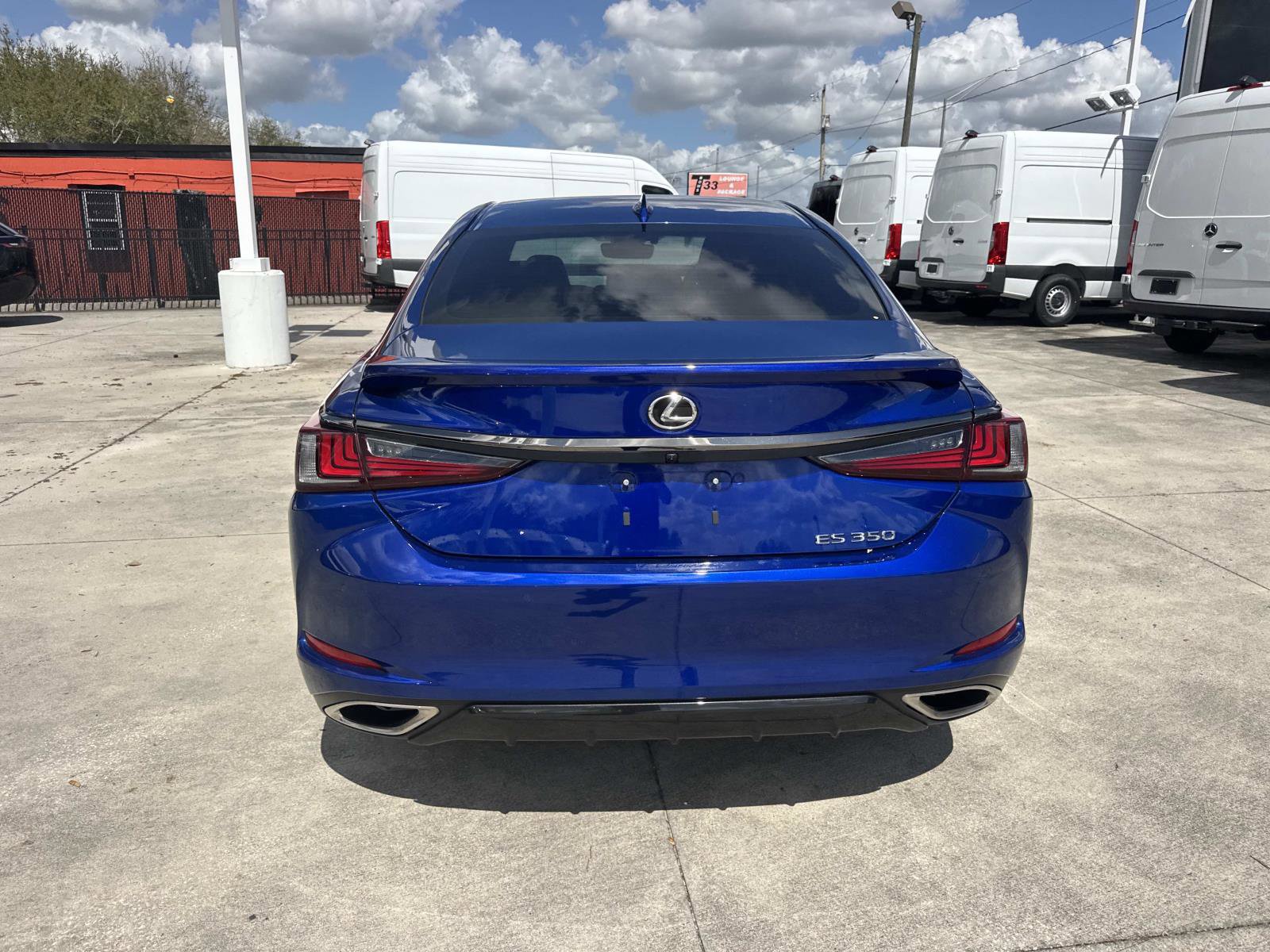 Used 2023 Lexus ES 350 F Sport w/ Accessory Package (Z2) image 4